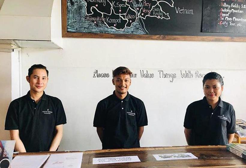 Maya Papaya Cafe & Hostel(one Stop)