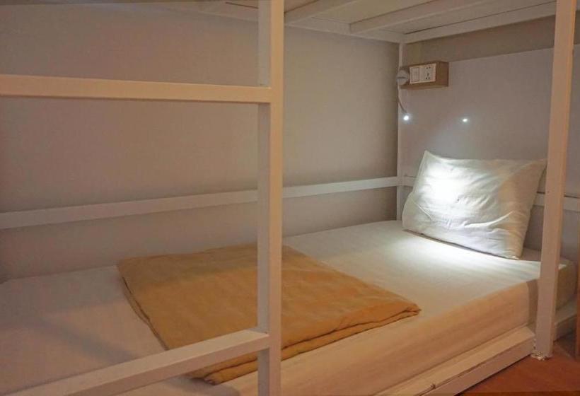 Maya Papaya Cafe & Hostel(one Stop)