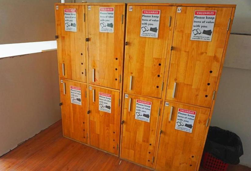 Maya Papaya Cafe & Hostel(one Stop)