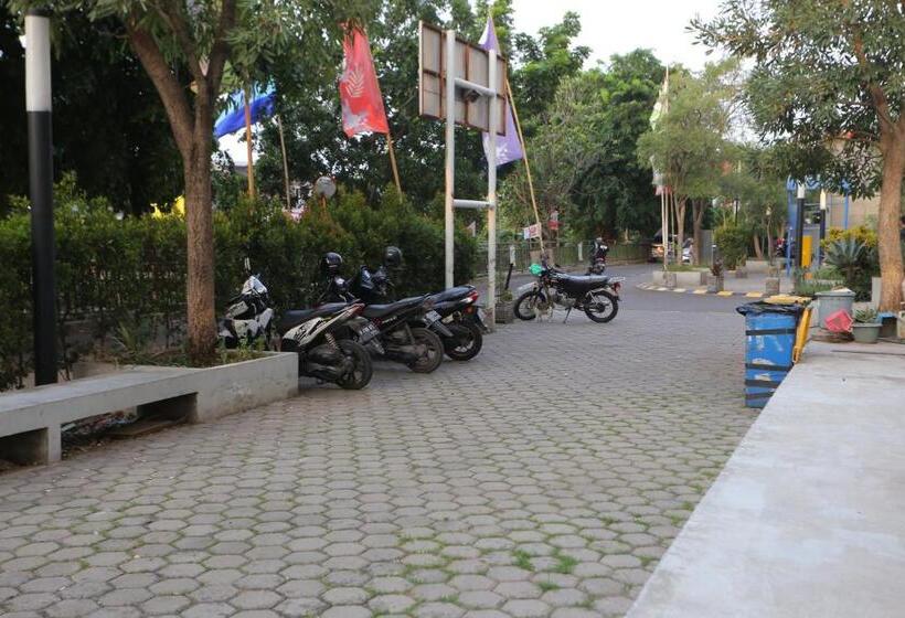 Otel Capital O 93594 Pelangi Urbano