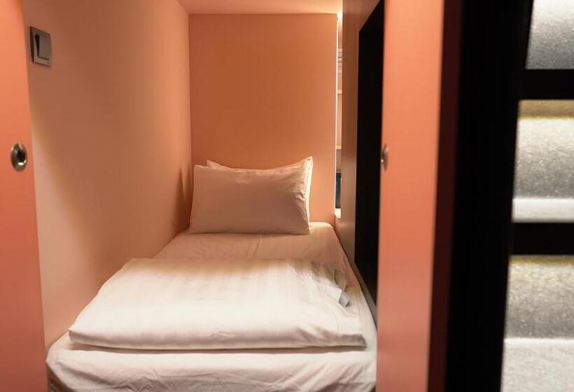 Hotel Capsule Transit Klia 2 International Departure, Satellite Building, Level 2