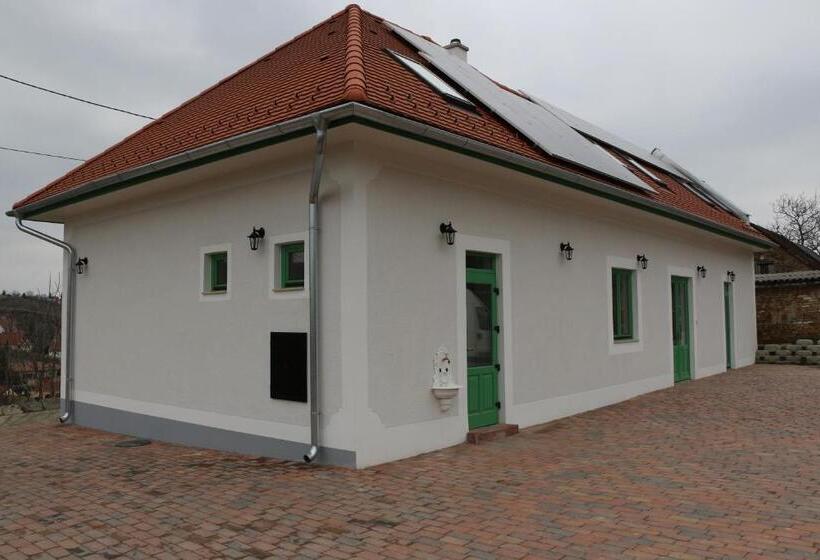 Bed and Breakfast Fogadó A Patkolókovácshoz Vendégház Szekszárd