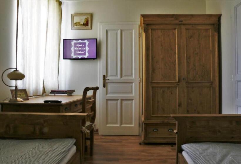 Bed and Breakfast Fogadó A Patkolókovácshoz Vendégház Szekszárd