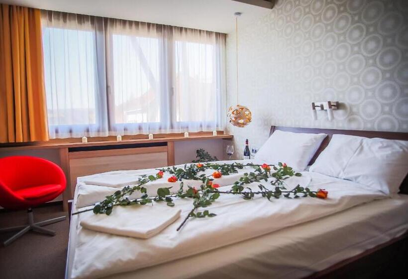 住宿加早餐 Imola Udvarház Dessert