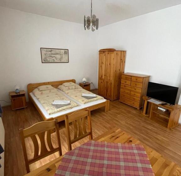 Aamiaismajoitus (B&B) Katalinkert Panzió