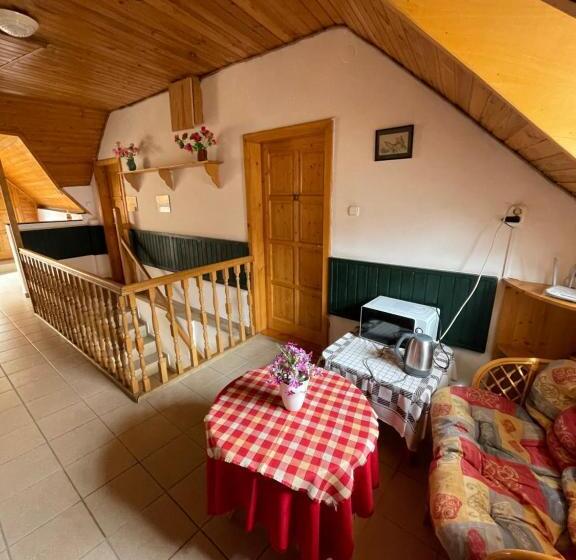 Aamiaismajoitus (B&B) Katalinkert Panzió