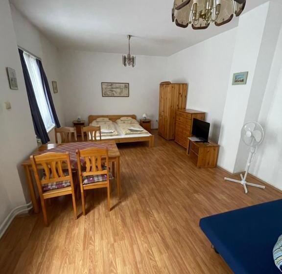 Aamiaismajoitus (B&B) Katalinkert Panzió