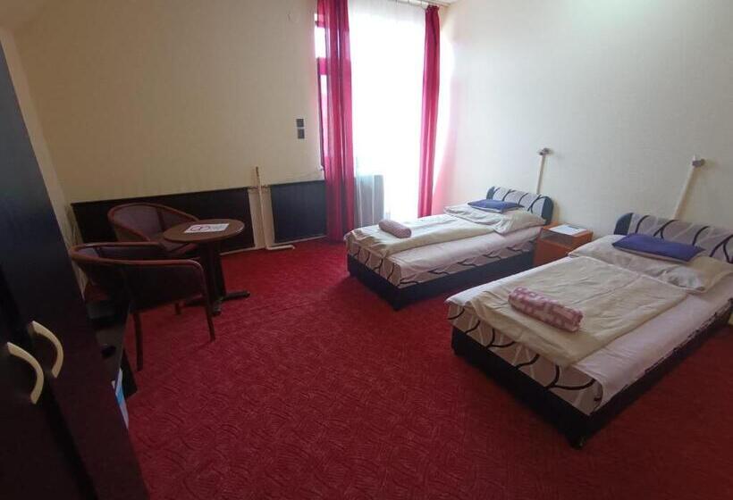 ベッドアンドブレックファースト Laci Magánszálláshely