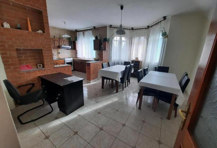 ベッドアンドブレックファースト Laci Magánszálláshely