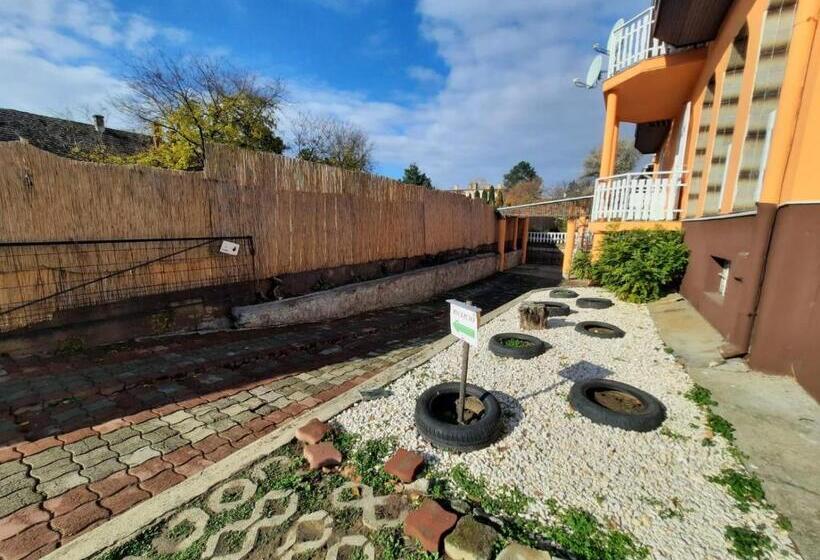 ベッドアンドブレックファースト Laci Magánszálláshely