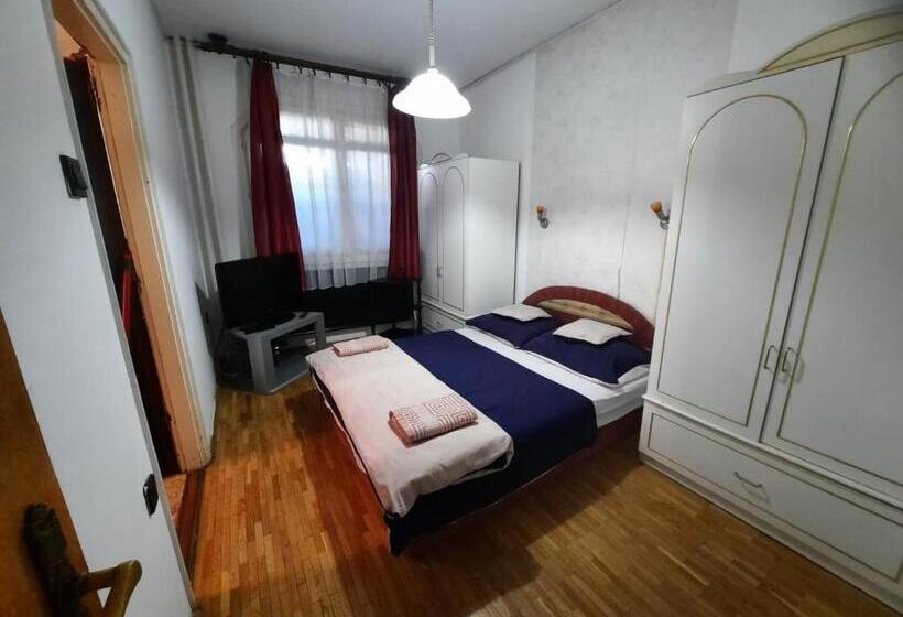 ベッドアンドブレックファースト Laci Magánszálláshely