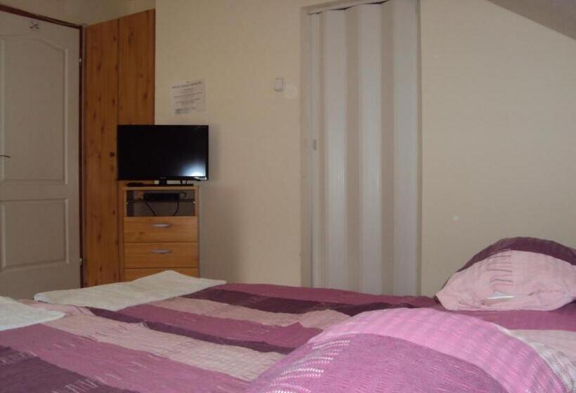 ベッドアンドブレックファースト Lila Akác Vendégház Esztergom