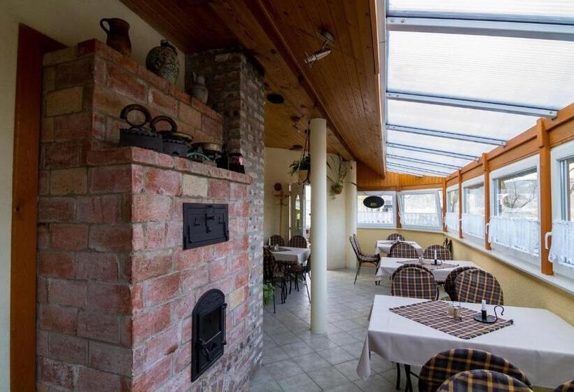 ベッドアンドブレックファースト Lila Akác Vendégház Esztergom