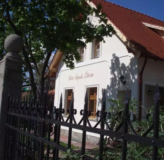 Aamiaismajoitus (B&B) Rácz Fogadó