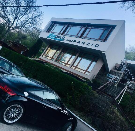 مبيت وإفطار Xendala Panzió