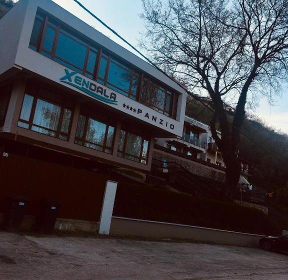مبيت وإفطار Xendala Panzió