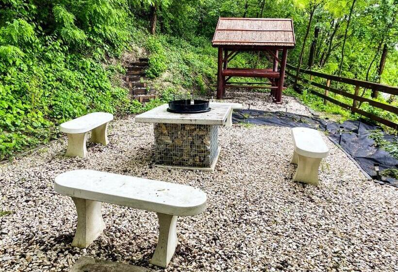 مبيت وإفطار Xendala Panzió