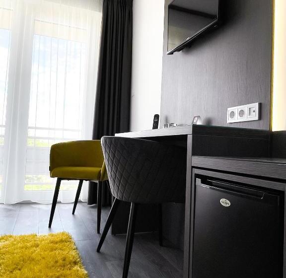 Hotell Csopak Resort & Lake