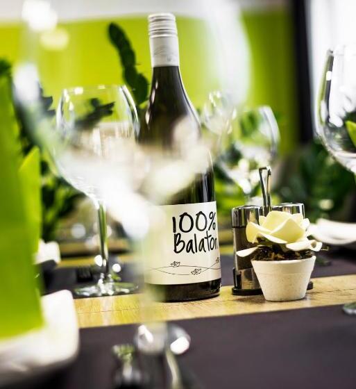 Hotell Csopak Resort & Lake