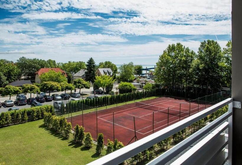 Hotell Csopak Resort & Lake