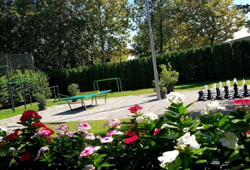 Hotell Csopak Resort & Lake