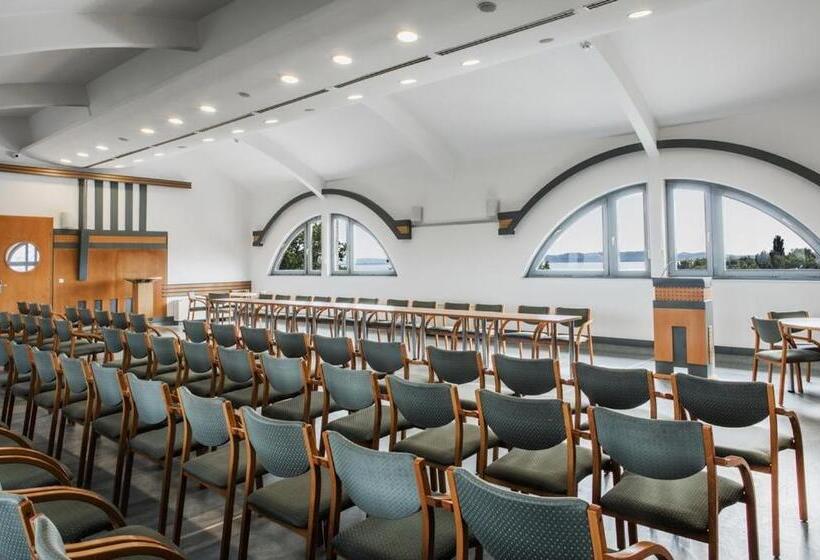 Hotell Csopak Resort & Lake