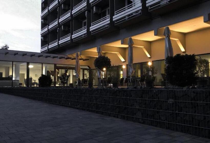 Hotell Csopak Resort & Lake