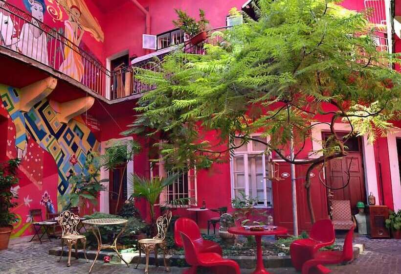 Santico Art Hotel And Hostel