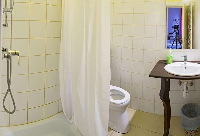 Santico Art Hotel And Hostel