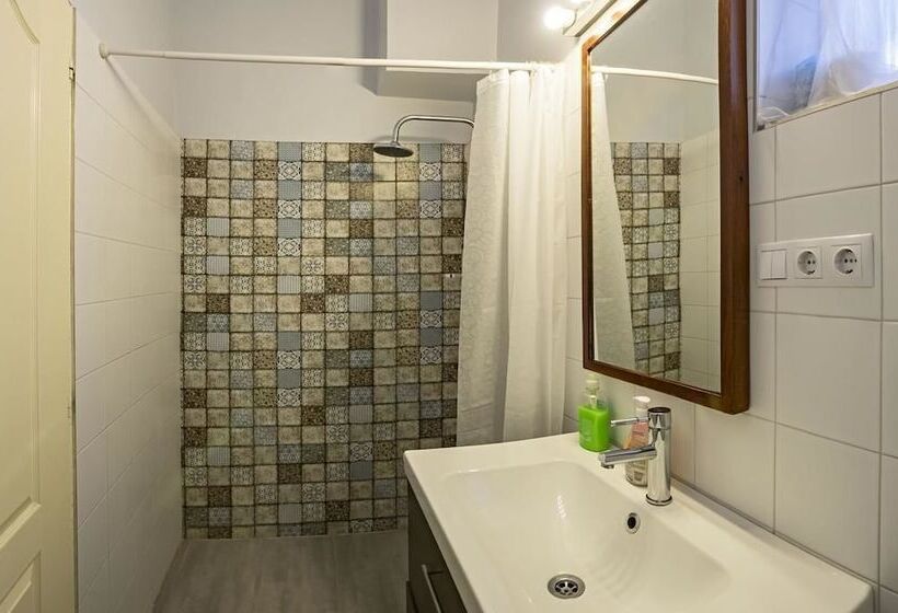 Santico Art Hotel And Hostel