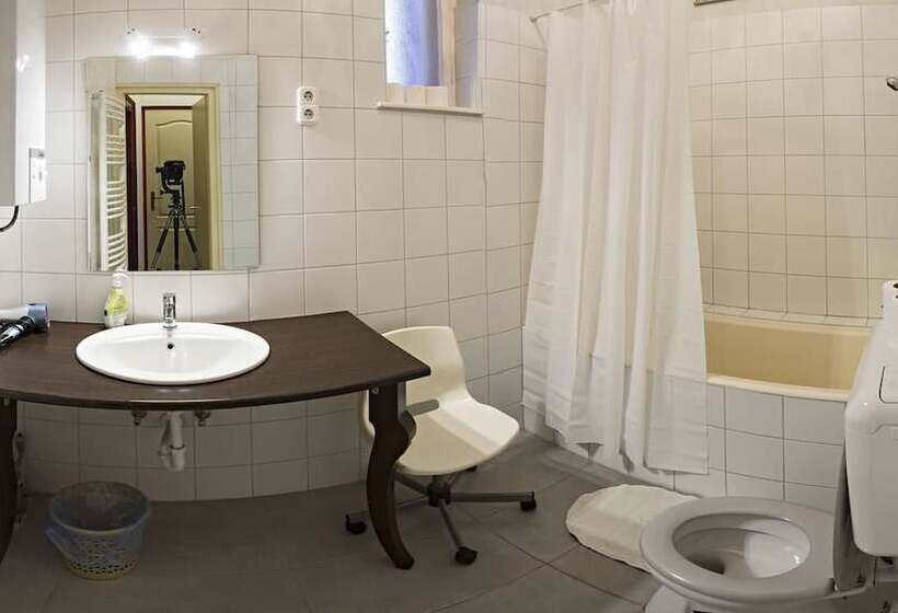 Santico Art Hotel And Hostel