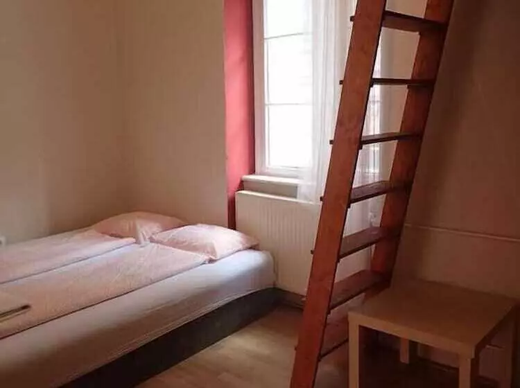 Santico Art Hotel And Hostel
