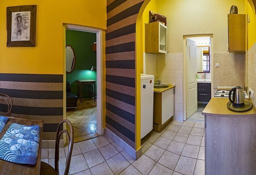 Santico Art Hotel And Hostel