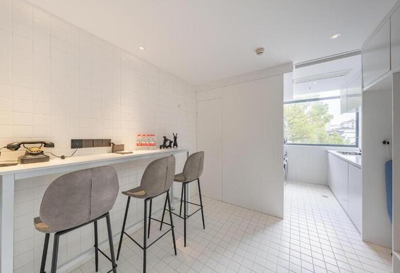 Atour Hotel Zhoushan Dinghai