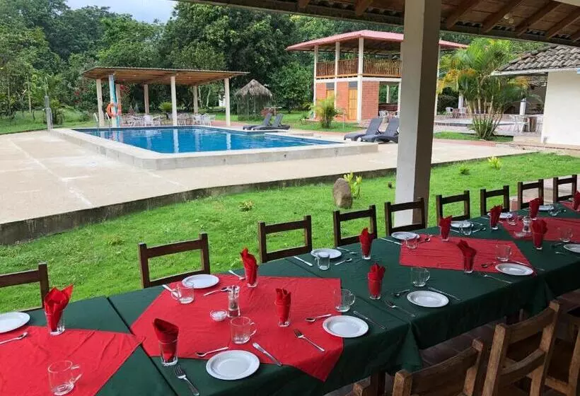 Hotelli Jungle Lodge El Jardin Aleman