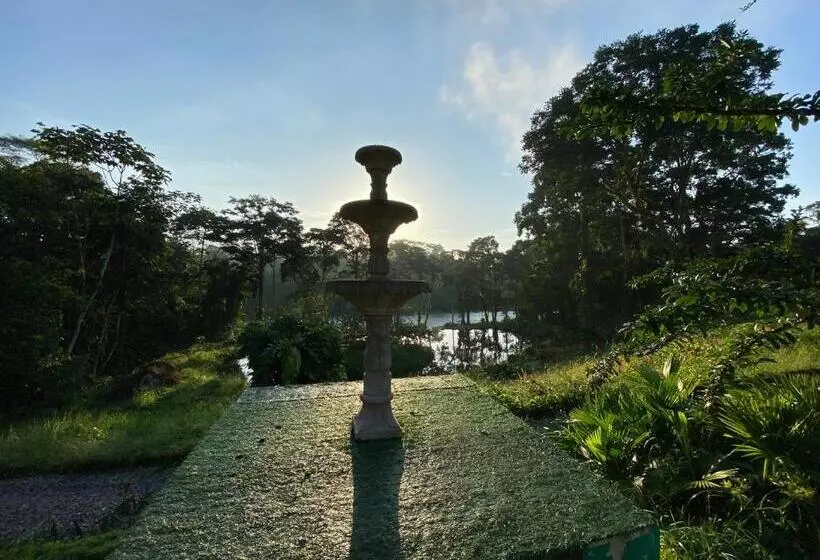 Hotelli Jungle Lodge El Jardin Aleman