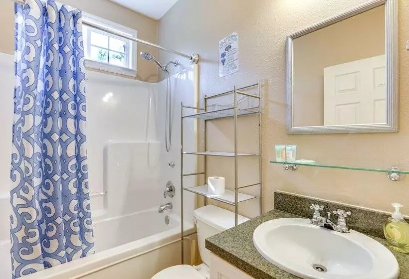 Cove & Lake Seminole Access: Bainbridge Home