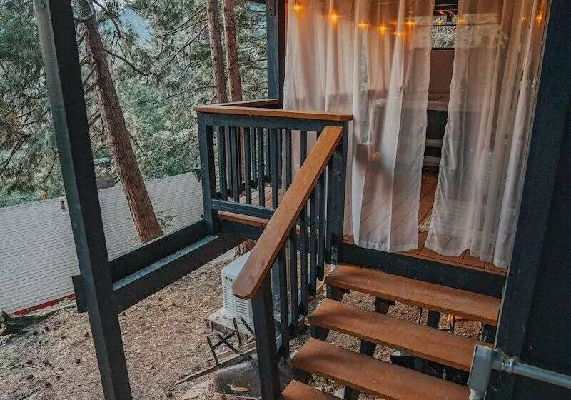 Aamiaismajoitus (B&B) Lightfoot Cabin