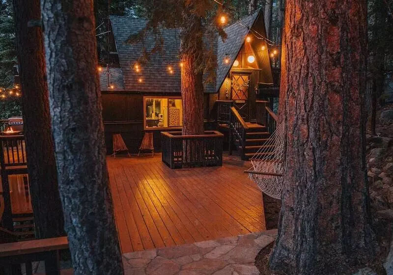 Aamiaismajoitus (B&B) Lightfoot Cabin