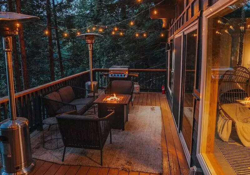 Aamiaismajoitus (B&B) Lightfoot Cabin