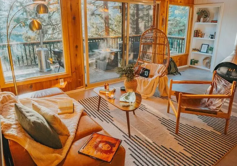 Aamiaismajoitus (B&B) Lightfoot Cabin