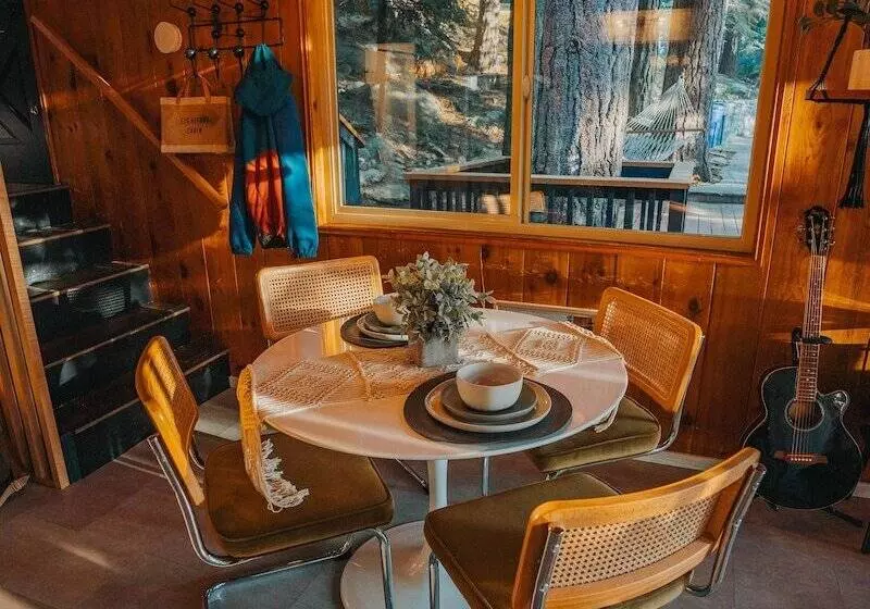 Aamiaismajoitus (B&B) Lightfoot Cabin