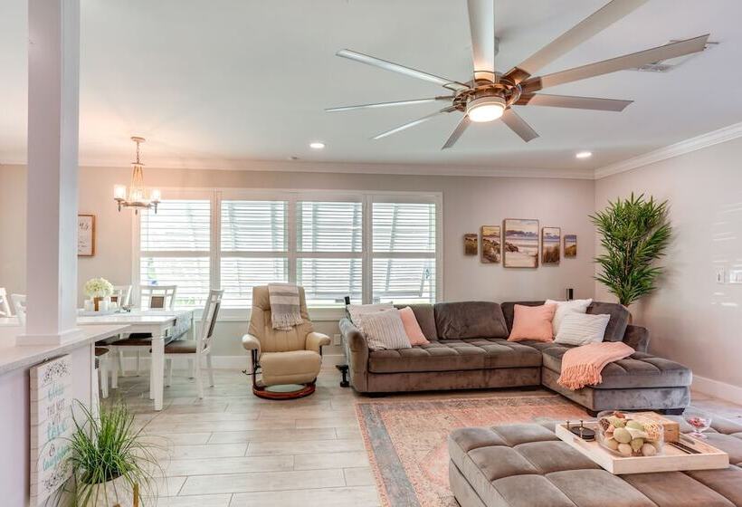 Bright Home W/ Sauna & Deck: 1 Mi To Dtwn Stuart!