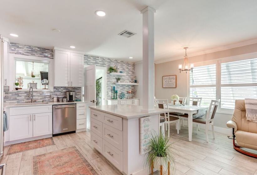 Bright Home W/ Sauna & Deck: 1 Mi To Dtwn Stuart!