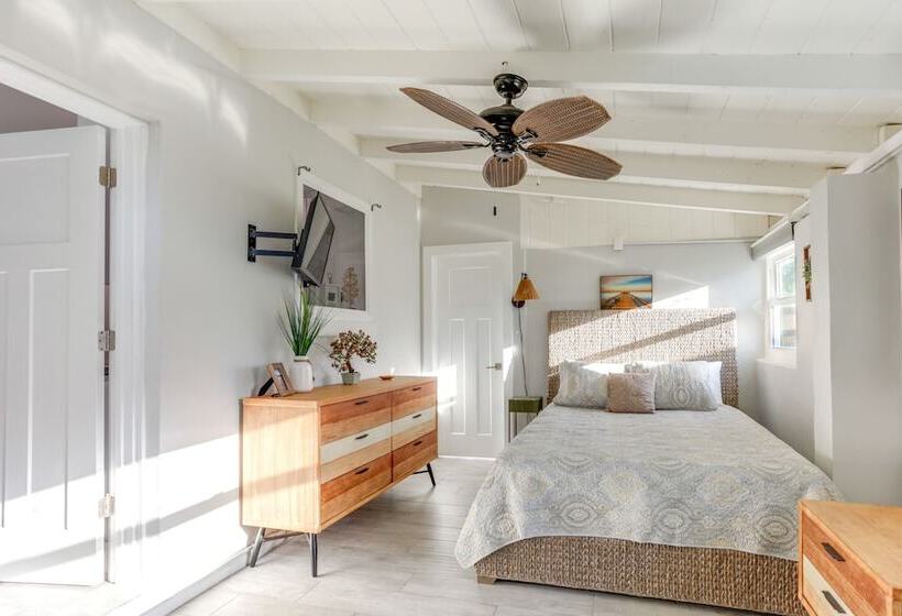 Bright Home W/ Sauna & Deck: 1 Mi To Dtwn Stuart!