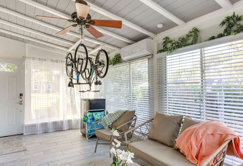 Bright Home W/ Sauna & Deck: 1 Mi To Dtwn Stuart!