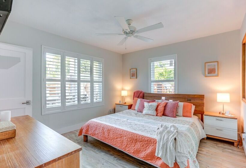 Bright Home W/ Sauna & Deck: 1 Mi To Dtwn Stuart!