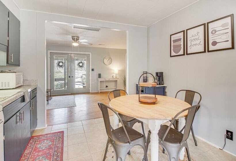 Family Friendly Smithville Cabin: Game Room & Deck