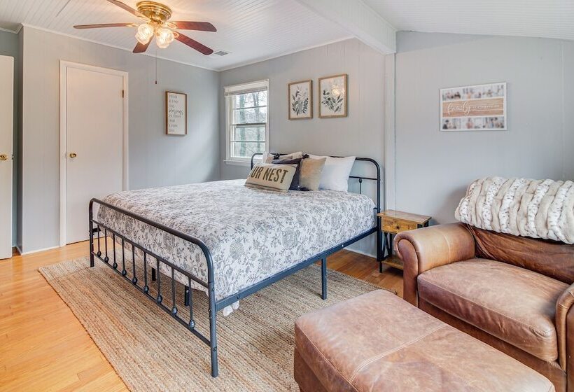 Family Friendly Smithville Cabin: Game Room & Deck