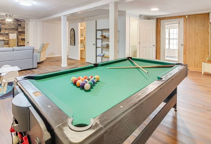 Family Friendly Smithville Cabin: Game Room & Deck